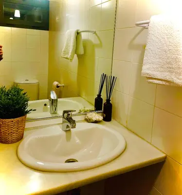 Un baño de Preciosa Casa de diseño Valle del Este Golf Resort ideal para familias