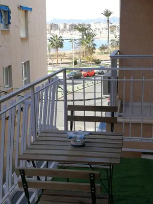 Un balcón o terraza de PISO CON VISTAS AL MAR