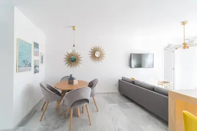 Una televisión o centro de entretenimiento en Expoholidays - Vistas Puerto Aguadulce
