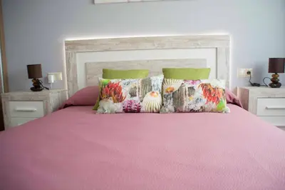 Cama o camas de una habitación en Apartamentos EL POSAERO Juan Mariano