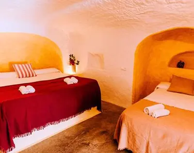 Cama o camas de una habitación en Alojamientos CUEVAS TIANA