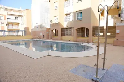 Piscina en o cerca de AMPLIO APTO en ROQUETAS