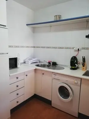 Una cocina o zona de cocina en APARTAMENTO en PRIMERA LÍNEA DE VERA PLAYA NATURISTA!