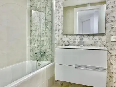 Un baño de CHALET CON PISCINA PRIVADA EN LA URB. DE PUERTO REY