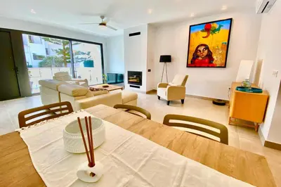 Zona de estar de CHALET CON PISCINA PRIVADA EN LA URB. DE PUERTO REY