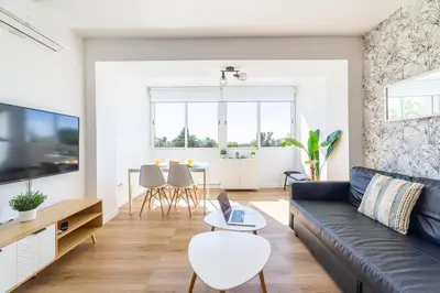 Una televisión o centro de entretenimiento en Trendy Homes Aguadulce Bay