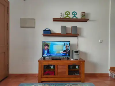 Una televisión o centro de entretenimiento en Apartamento en pleno Parque Natural Cabo de Gata, Isleta del Moro