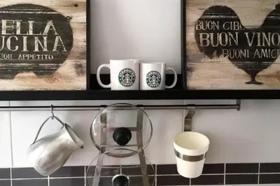 Utensilios para hacer té y café en Chill out ground floor apartm +private garden+WIFI