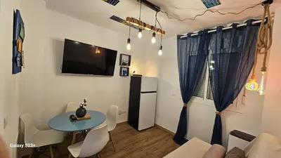 Una televisión o centro de entretenimiento en Apartamento Blue Garrucha