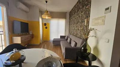 Una televisión o centro de entretenimiento en Apartamento Yellow Garrucha
