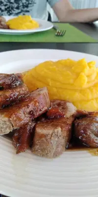 Comida en o cerca de este hostal o pensión
