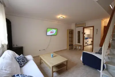 Una televisión o centro de entretenimiento en Casa Azul