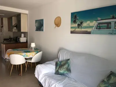 Zona de estar de Atico con piscina privada a 100m del mar