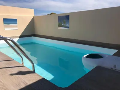 Piscina en o cerca de Atico con piscina privada a 100m del mar