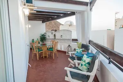 Un patio o zona al aire libre en Coqueto Apartamento con vistas al mar y piscina