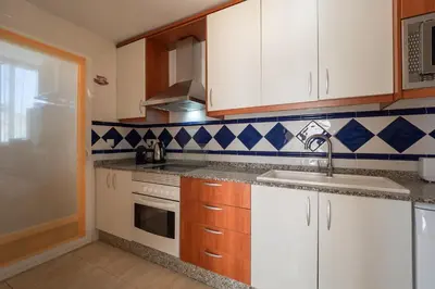 Una cocina o zona de cocina en Casas-VeraPlaya Casa Marisol Al Andalus Thalassa