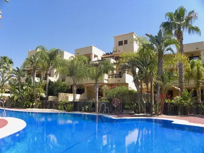 Piscina en o cerca de Bahia Marinas - Tu hogar con jardín privado!