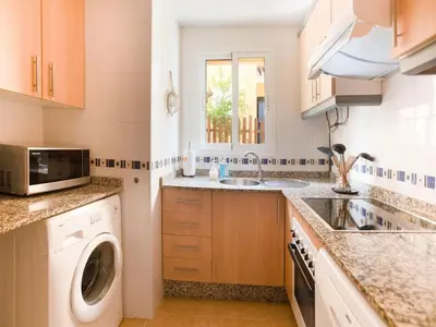 Una cocina o zona de cocina en Charming Coastal Escape