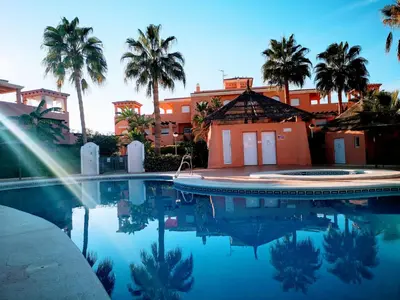 Piscina en o cerca de VERALID - Confort y Gran Terraza en Urb Verazul - Wi Fi y AC