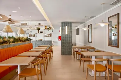 Un restaurante o sitio para comer en B&B HOTEL Almería Vicar