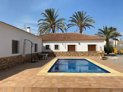 Piscina en o cerca de Chalet con piscina privada de 4 dormitorios Las Herrerias -cerca de Vera Playa-