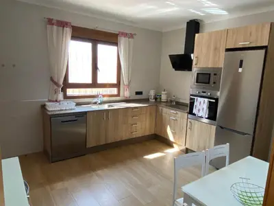 Una cocina o zona de cocina en Chalet con piscina privada de 4 dormitorios Las Herrerias -cerca de Vera Playa-