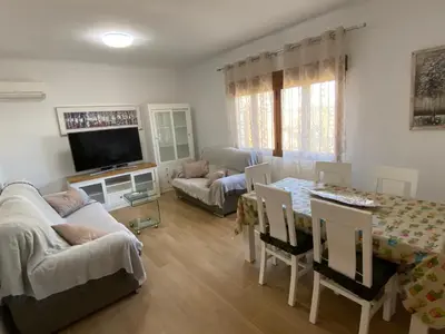 Una televisión o centro de entretenimiento en Chalet con piscina privada de 4 dormitorios Las Herrerias -cerca de Vera Playa-