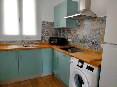 Una cocina o zona de cocina en Apartamentos Cala San Pedro