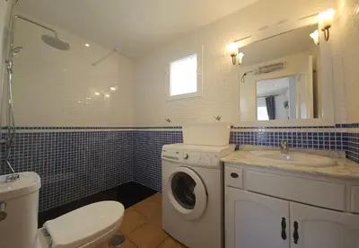 Un baño de Homes of Spain, Al Andalus Residencial G Apartamento precioso con WIFI