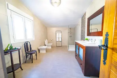 Un baño de Casa Rural Casa Las Flores