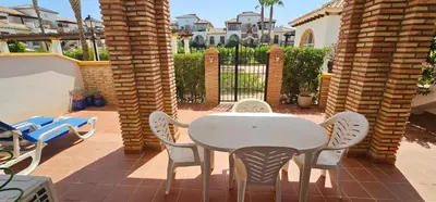 Un balcón o terraza de Homes of Spain, Al Andalus Residencial JA Apartamento bajo en frente piscina, WIFI