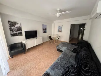 Una televisión o centro de entretenimiento en Paseo marítimo ALMERIA RL