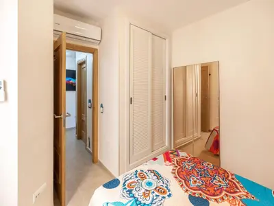 Cama o camas de una habitación en Sunny Apartment Near Paseo