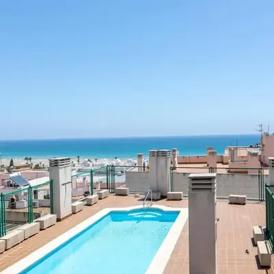 Sunny Apartment Near Paseo