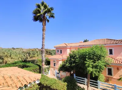 Jardín al aire libre en Villa Laguna - your duplex in the sun!
