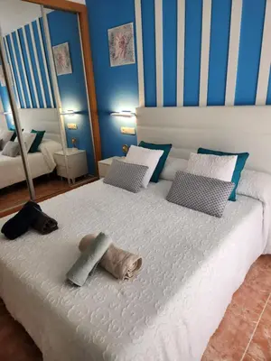 Cama o camas de una habitación en BAJO en PRIMERA LÍNEA de VERA-PLAYA con piscina privada!