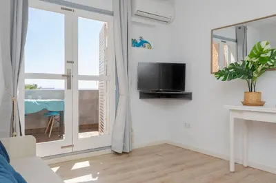 Una televisión o centro de entretenimiento en Levante19 Estudio Naturista primera línea