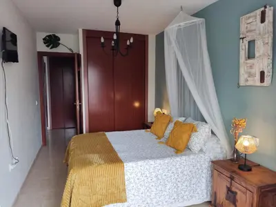 Cama o camas de una habitación en LA PITA- Terraza con vistas al mar & parking, a 1 min de la playa