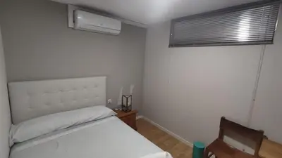 Cama o camas de una habitación en HABITACIONES CACHEMIRES en ALMERIA