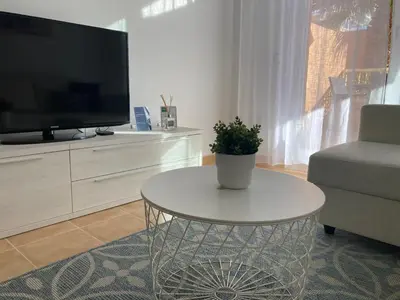 Una televisión o centro de entretenimiento en Las Brisas Mojacar Home