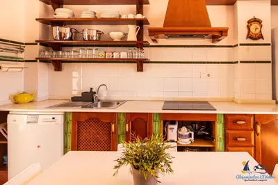 Una cocina o zona de cocina en Cortijo La Jarana con piscina, parking, wifi