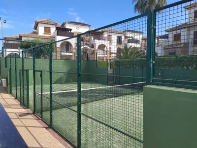 Instalaciones para jugar a tenis o squash en APARTAMENTO Al Andalus Residencial o alrededores