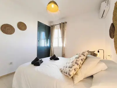 Cama o camas de una habitación en Marinas Sol - Tu hogar con jardín privado!