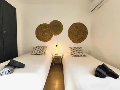 Cama o camas de una habitación en Marinas Sol - Tu hogar con jardín privado!