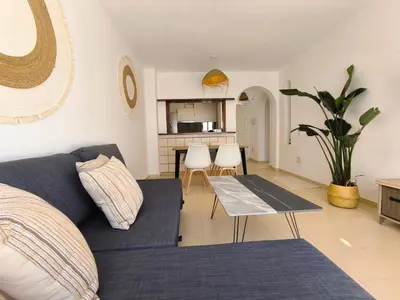 Zona de estar de Marinas Sol - Tu hogar con jardín privado!