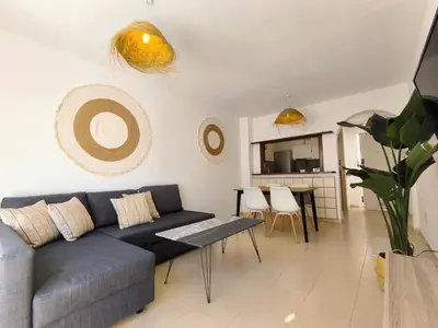 Una televisión o centro de entretenimiento en Marinas Sol - Tu hogar con jardín privado!