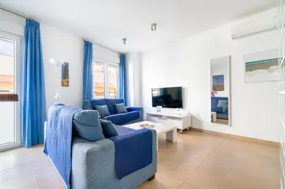 Una televisión o centro de entretenimiento en Apartamentos Delamar