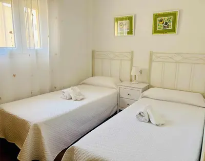 Cama o camas de una habitación en Casa Playa Roquetas