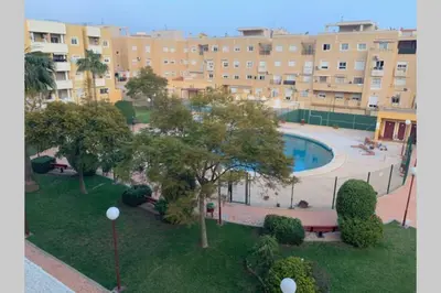 Piscina en o cerca de Apartamento 3 dormitorios en la playa de Almeria.