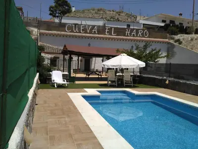 Piscina en o cerca de Cueva El Haro